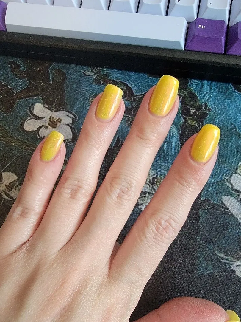Cirque Colors Shaka nagellack gult rödguldgrönt skimmer