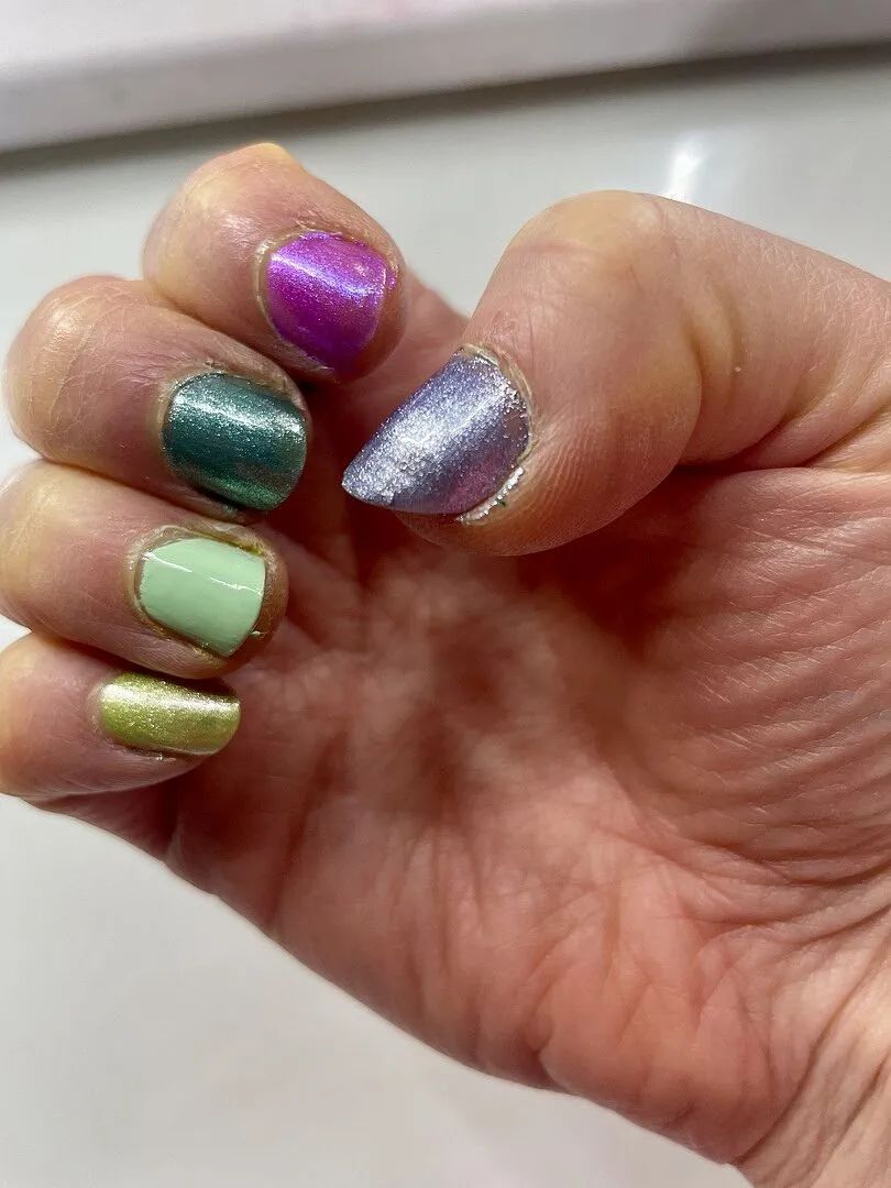 Cirque Colors Lush nagellack magnetiskt duvblått
