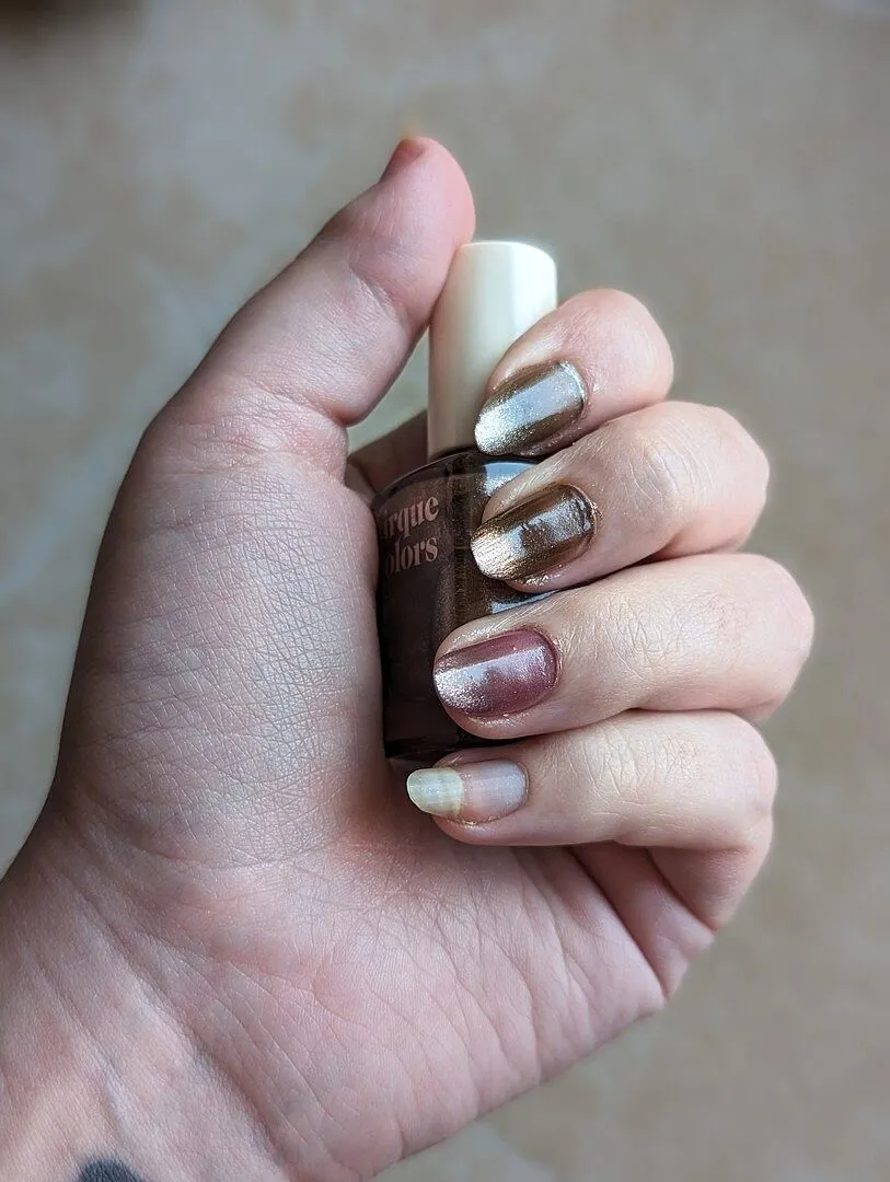 Cirque Colors Lyra nagellack magnetisk taupe