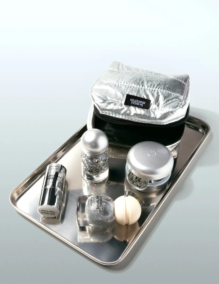 Le Mini Macaron Small Travel Pouch necessär Disco Silver avtorkbar