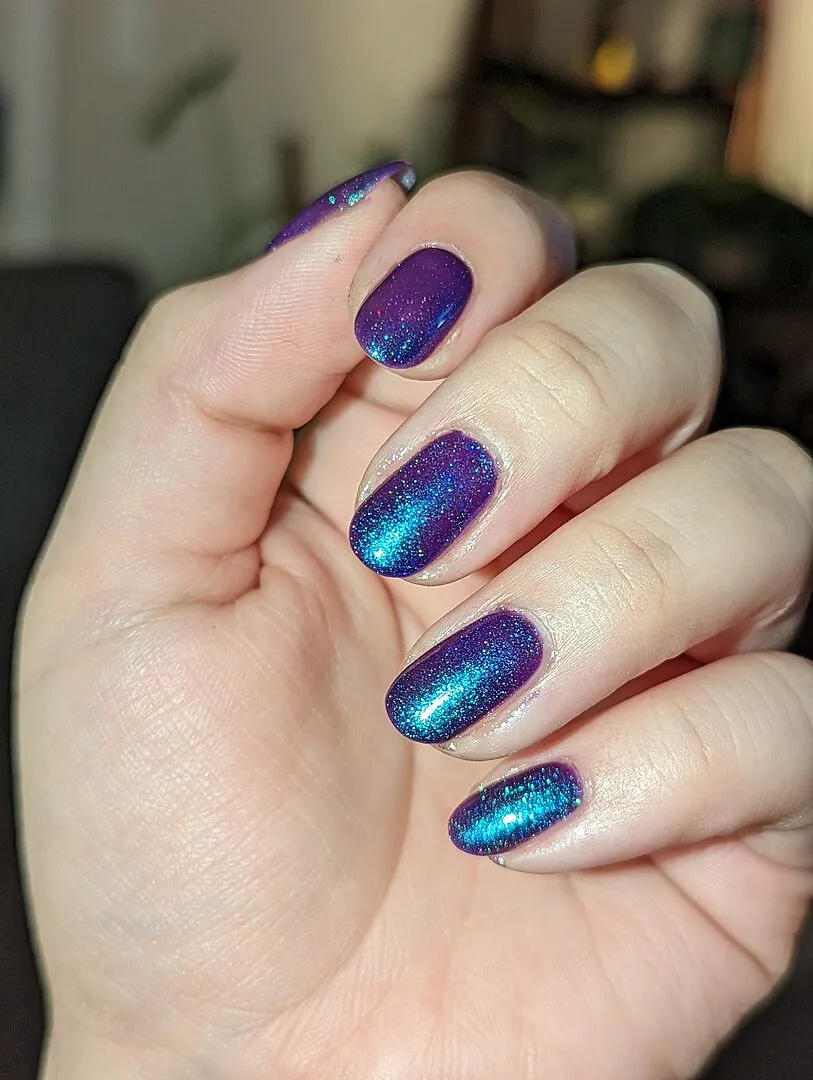 Cirque Colors Night Fever nagellack lila skimmer