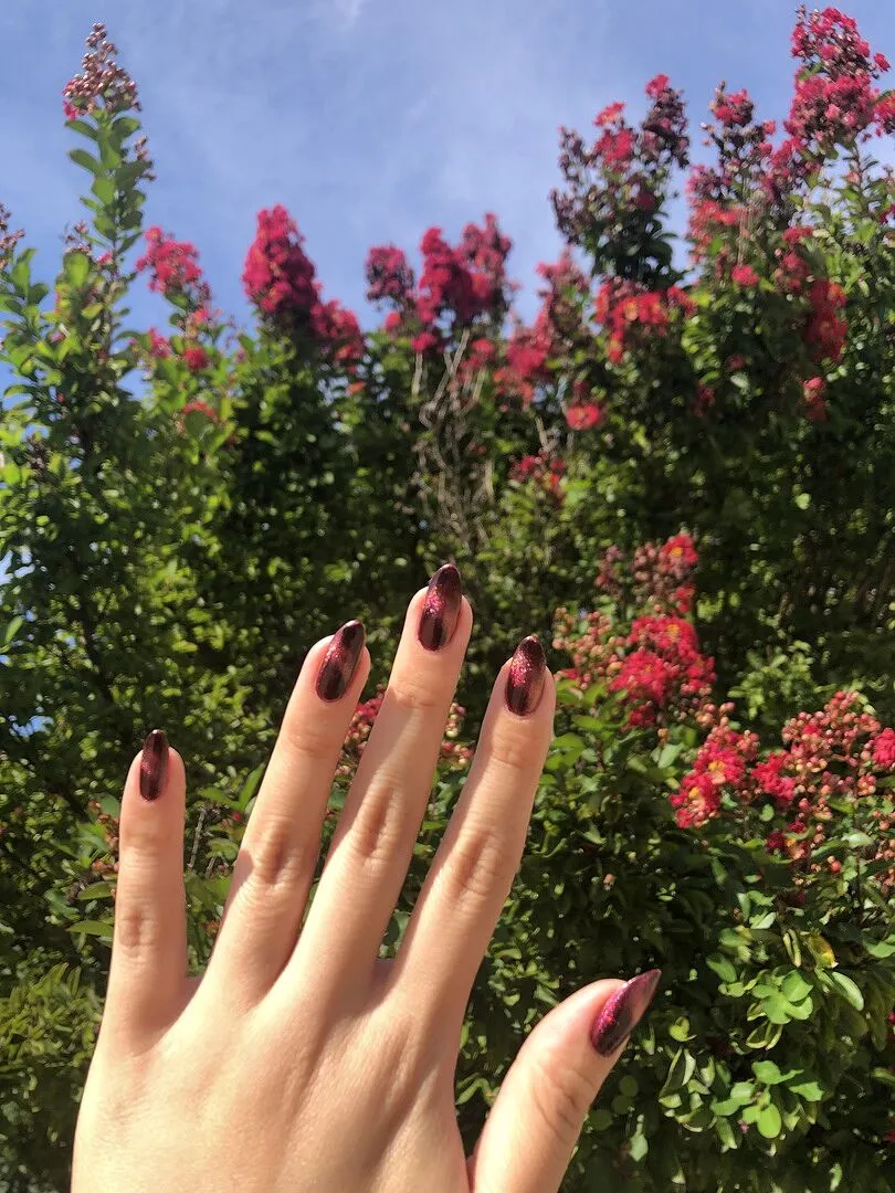 Cirque Colors Kinetic nagellack magnetiskt vinröd jelly