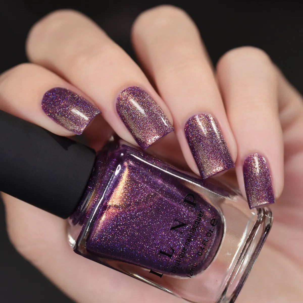 ILNP Off The Grid nagellack lila holografisk