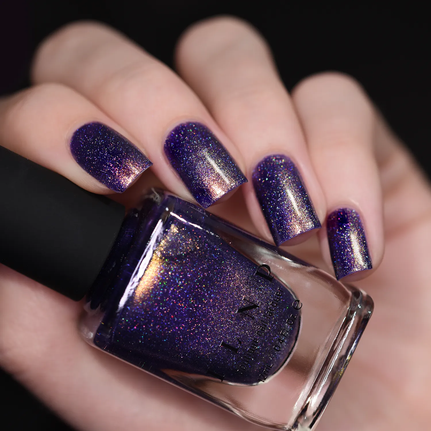 ILNP Art District nagellack lila holografiskt