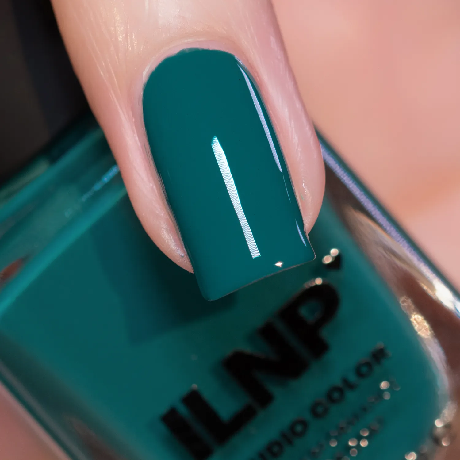 ILNP Just Because nagellack mörkblå kräm