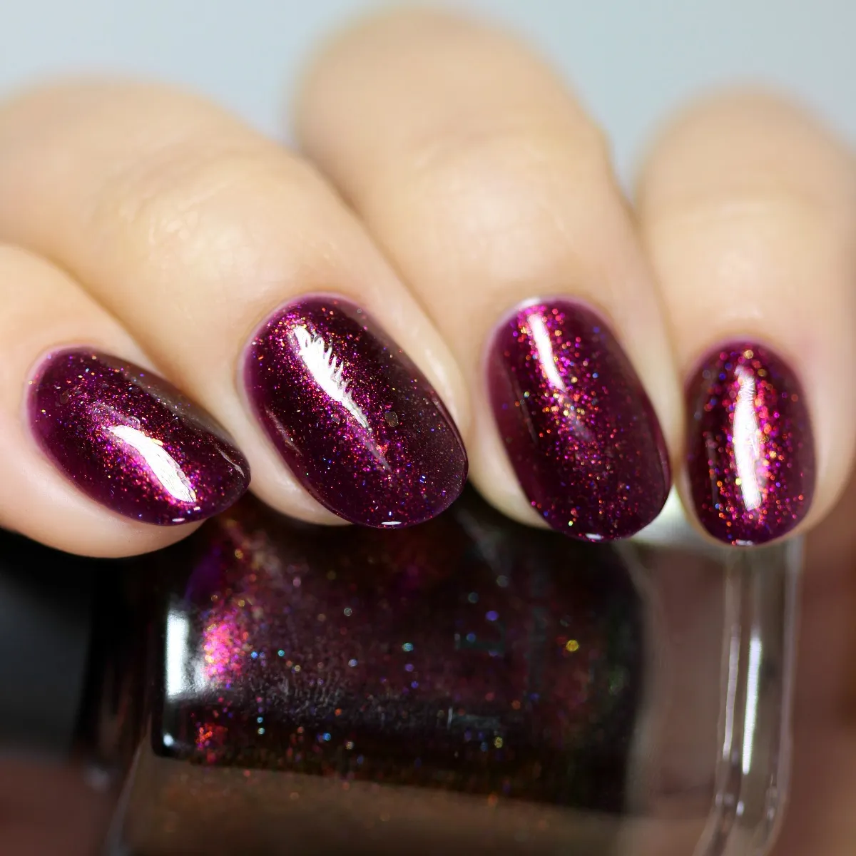 ILNP Royalty nagellack vinrött shimmer