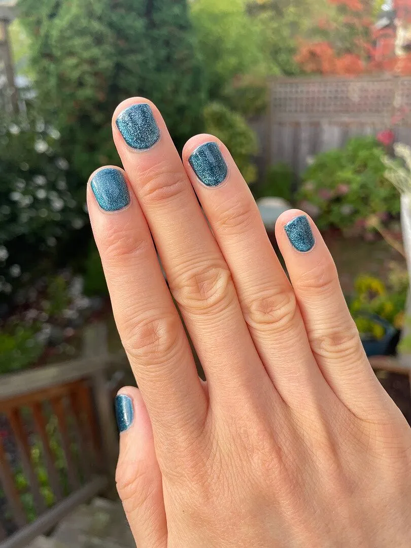 Cirque Colors Blue Velvet nagellack magnetisk blå