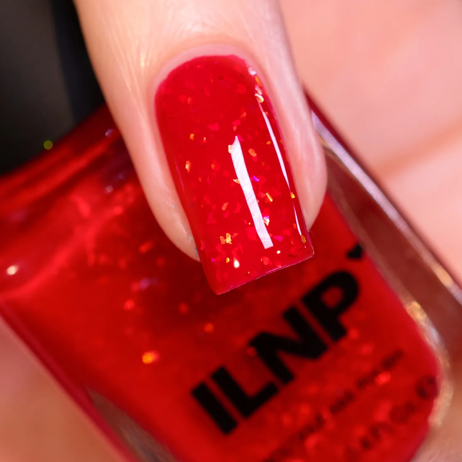 ILNP Playground Recess nagellack röd jelly flakes
