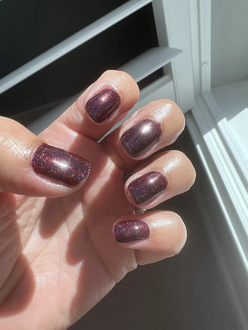 Cirque Colors Ambrosia nagellack holografisk röd