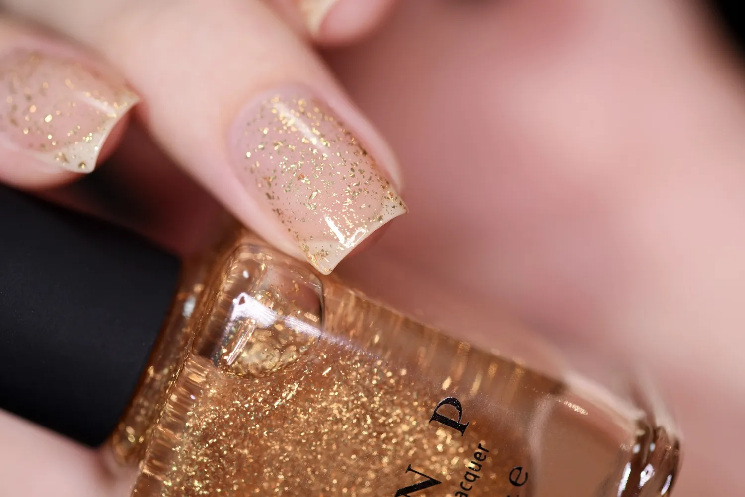 ILNP Karma topplack guldflakes transparent