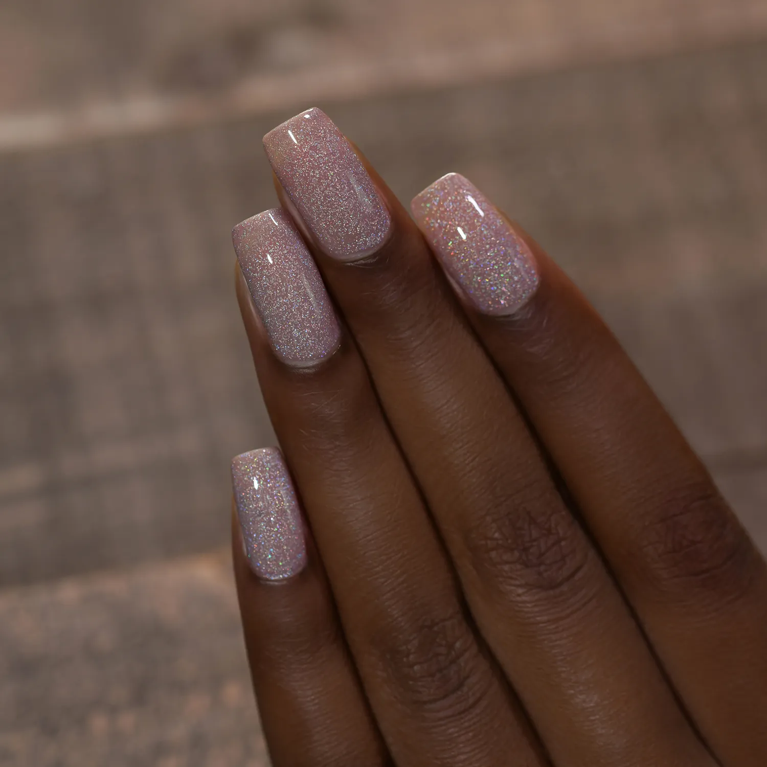 ILNP Prancer nagellack beige nude holografiskt