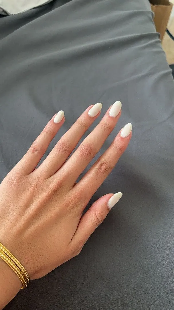 Cirque Colors Linen nagellack mjölkvitt sheer