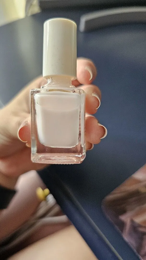 Cirque Colors Clean Slate underlack ojämna naglar