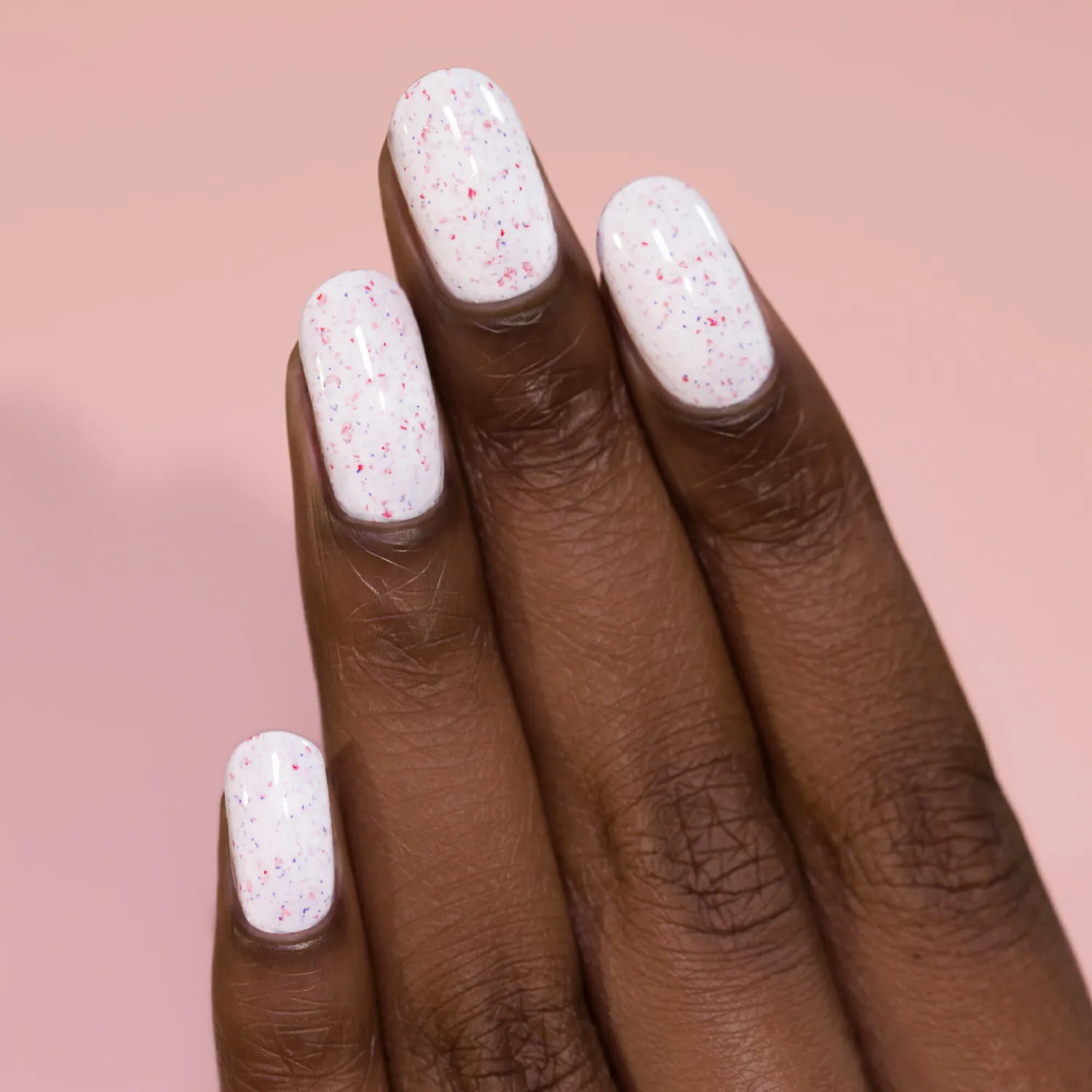 ILNP Sweetheart Heart To Heart nagellack vit flakes