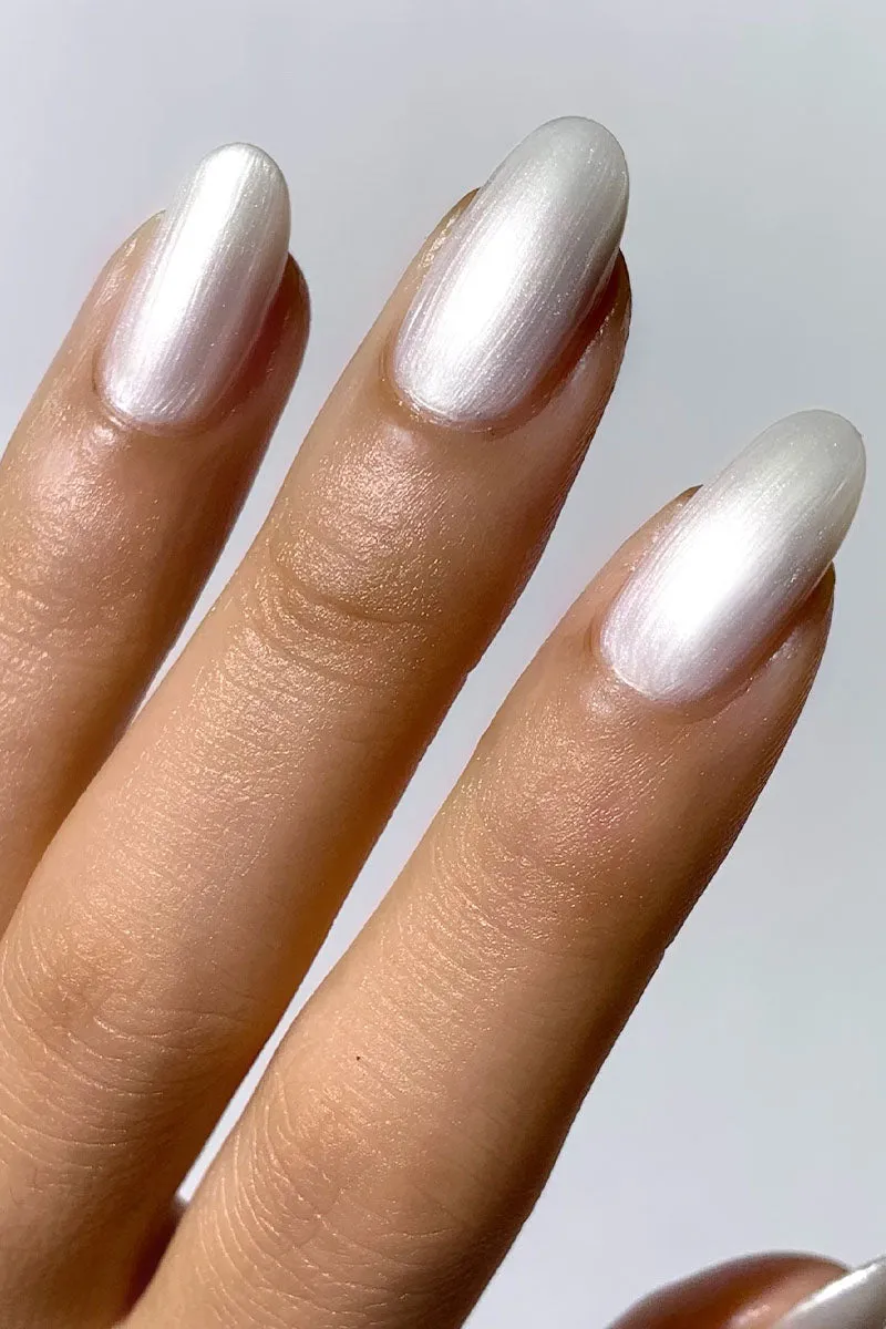 Cirque Colors Sylph nagellack vit pärlglans
