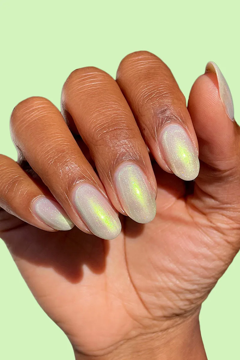 Cirque Colors Serenity nagellack pärlemorvit skimmer