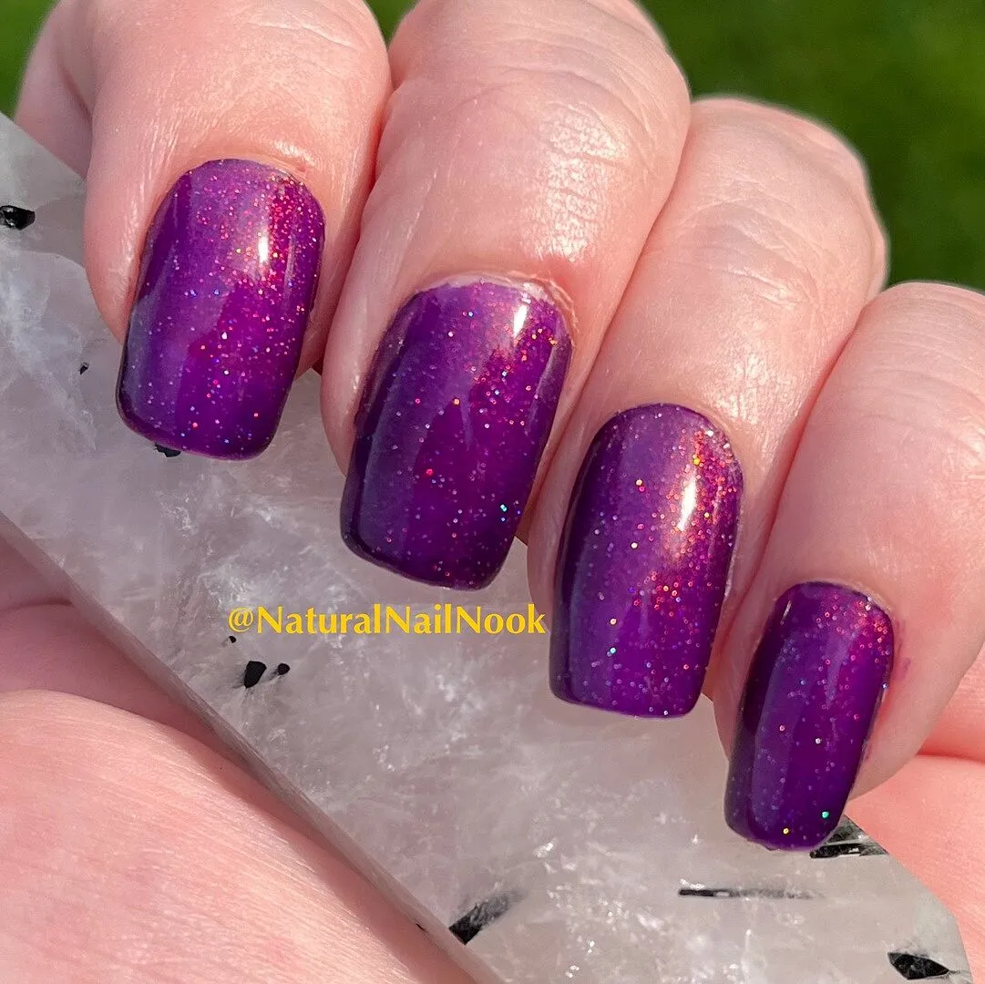 Cirque Colors Coronation nagellack lila skimmer