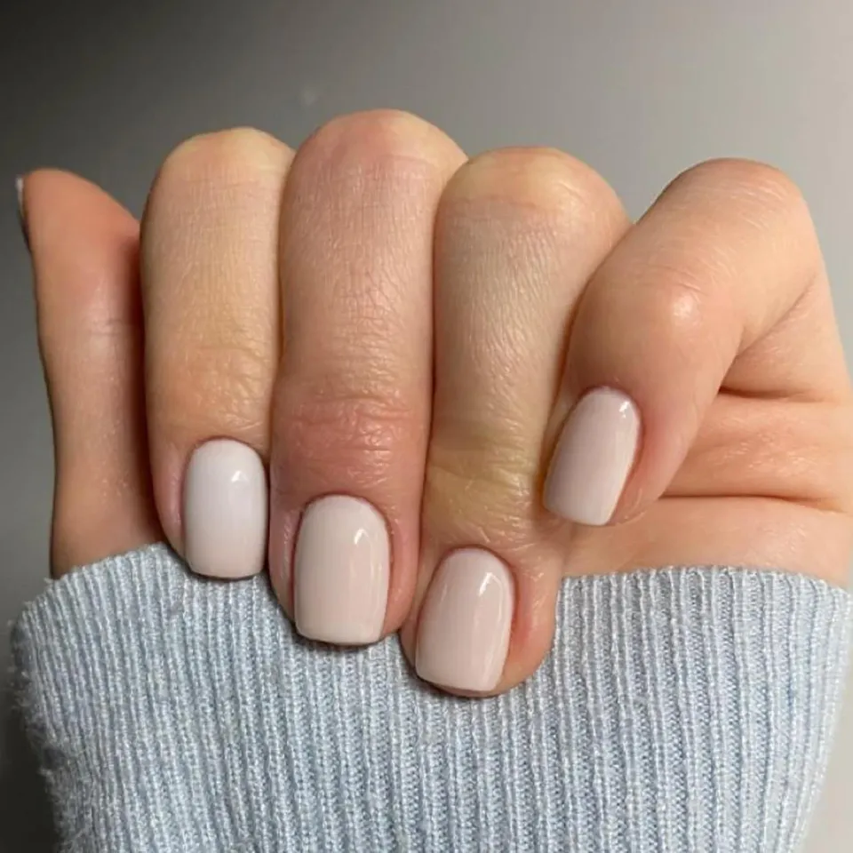 Modelones Milky White lösnaglar squoval extra korta