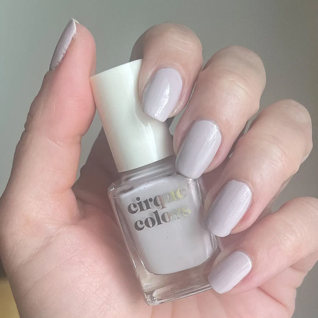Cirque Colors Whitney nagellack dammig lilarosa crème
