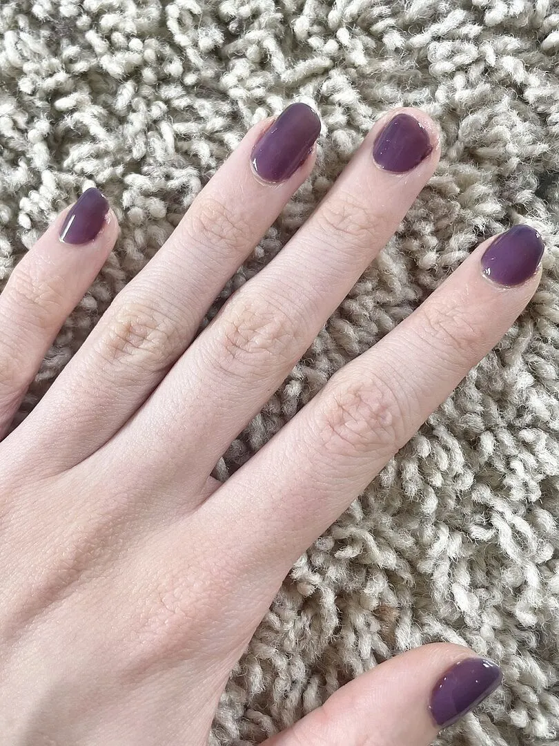 cirque colors açaí jelly nagellack mörklila jelly
