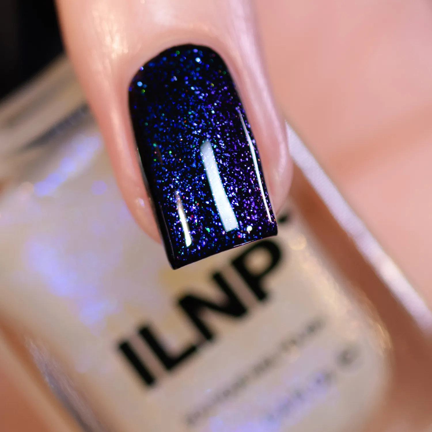 ILNP Abyss nagellack topper blå-lila skiftande