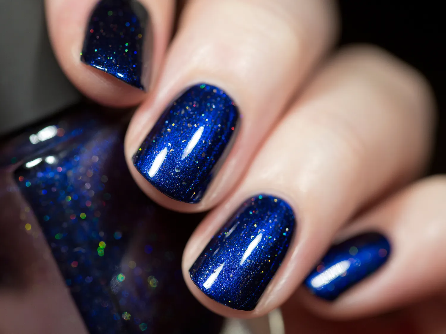 ILNP Looking Up nagellack mörkblå holo