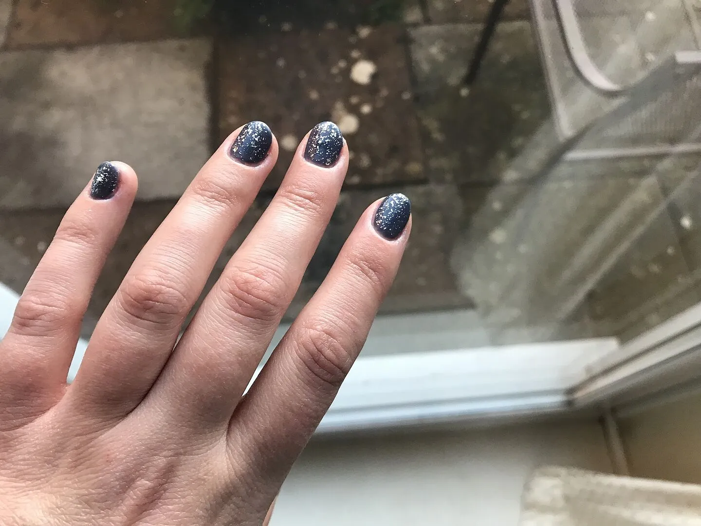 Cirque Colors Silver Lining nagellack silver flakes topper