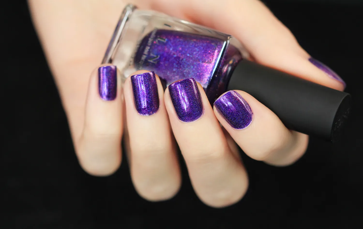 ILNP Purple Plasma nagellack lila holografiskt