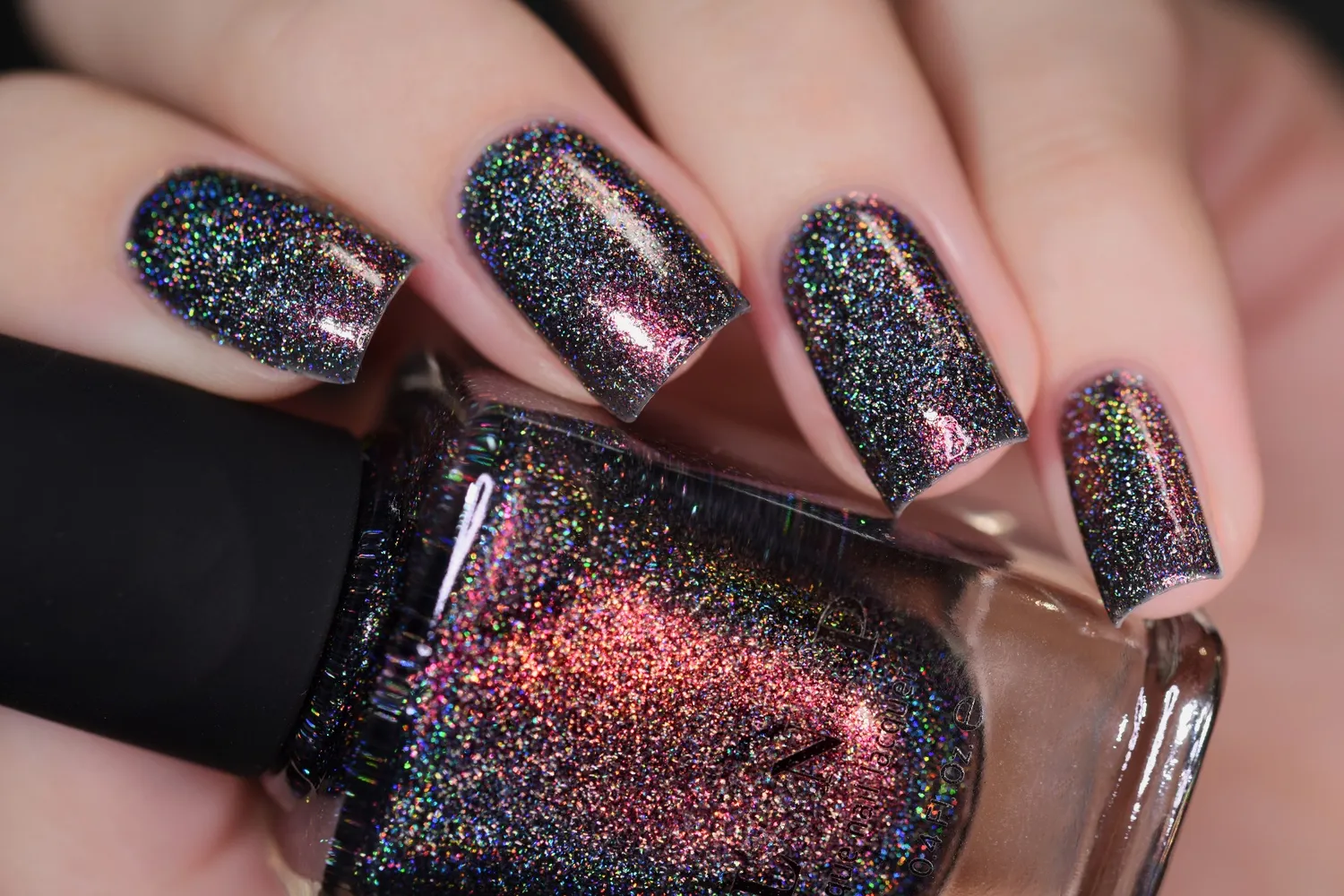 ILNP Revival nagellack holografisk svart röd