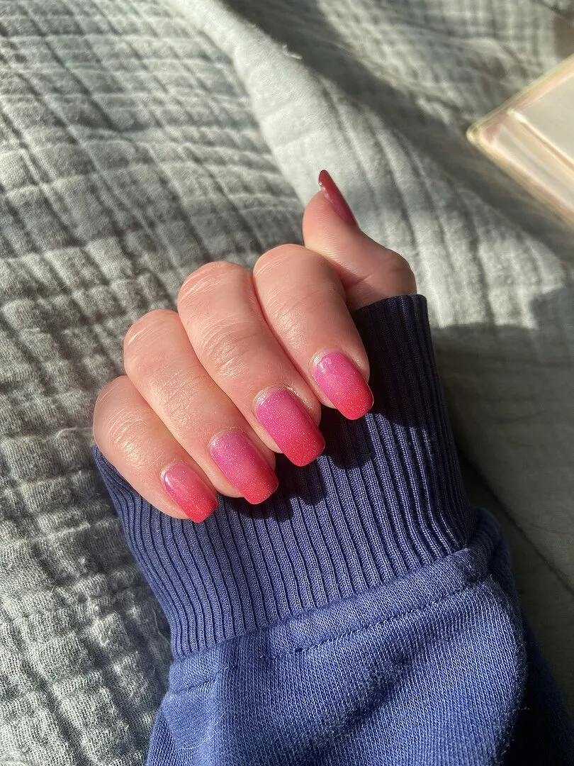 Cirque Colors Lost Berry nagellack termiskt röd-rosa