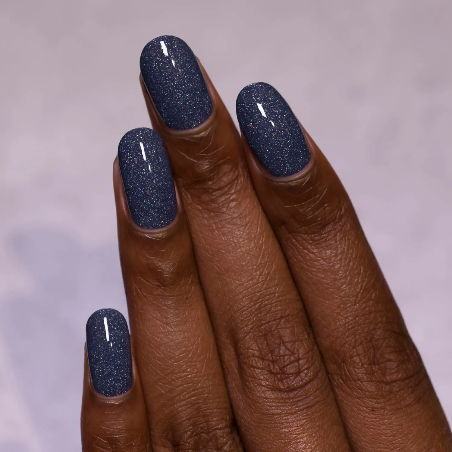 ILNP Better Days nagellack midnattsblått holografiskt