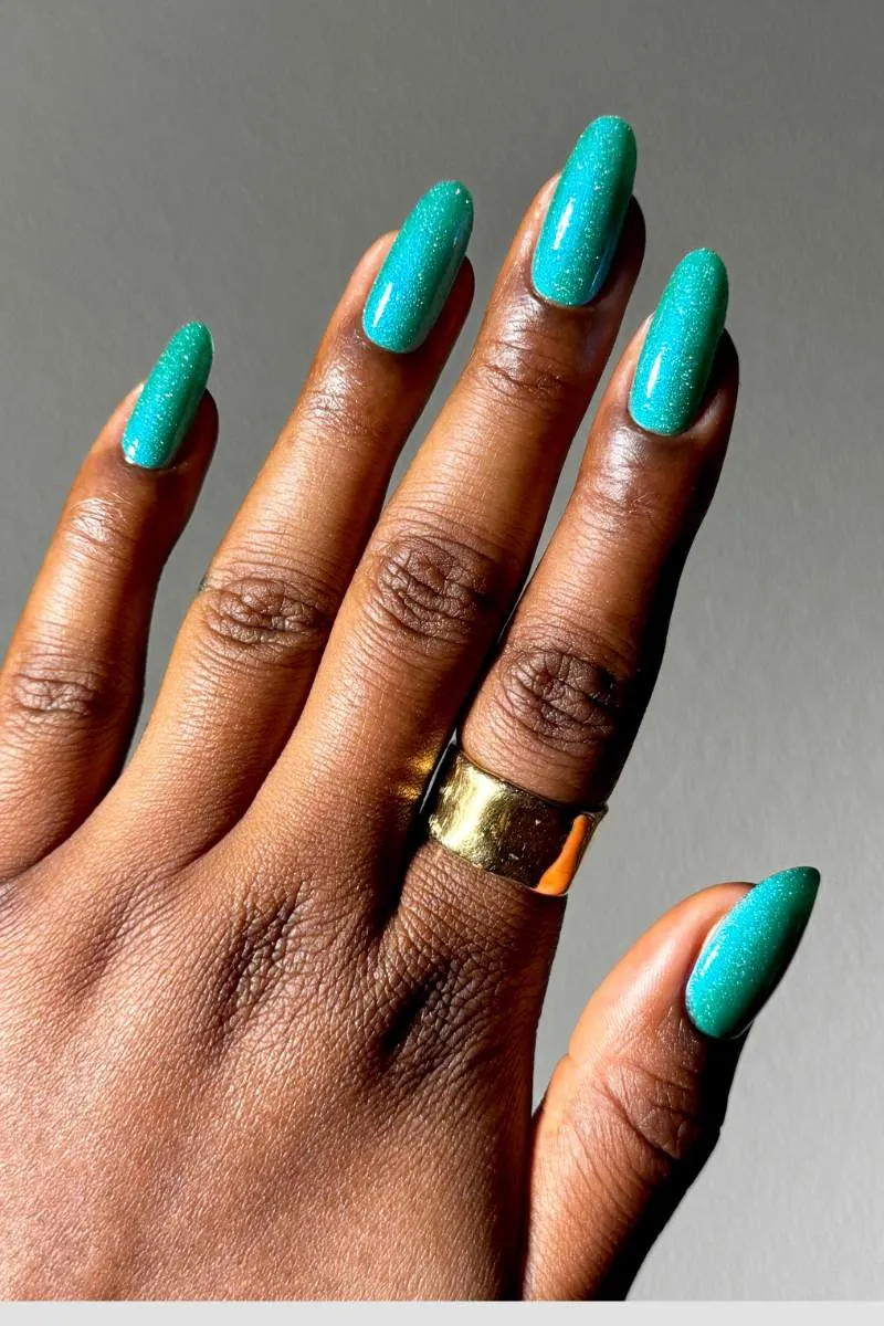 Cirque Colors Saboteur nagellack ljus teal shimmer