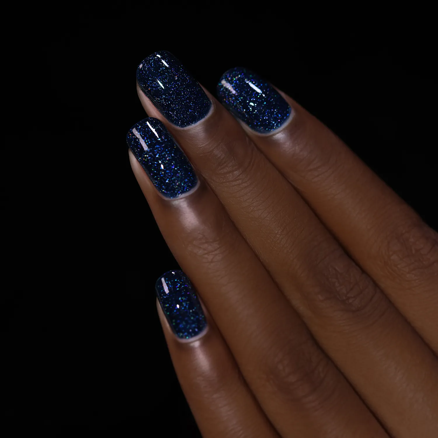 ILNP You Up? nagellack marinblått holo