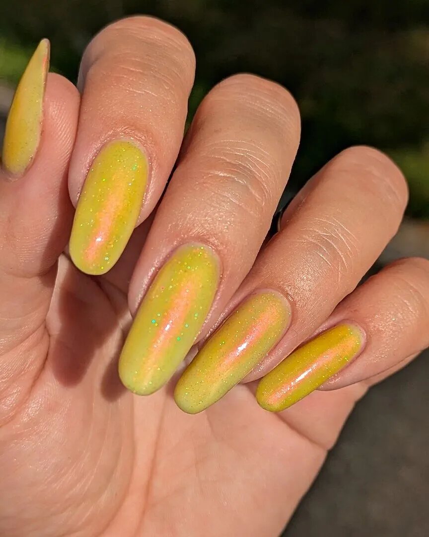 Cirque Colors Shaka nagellack gult rödguldgrönt skimmer