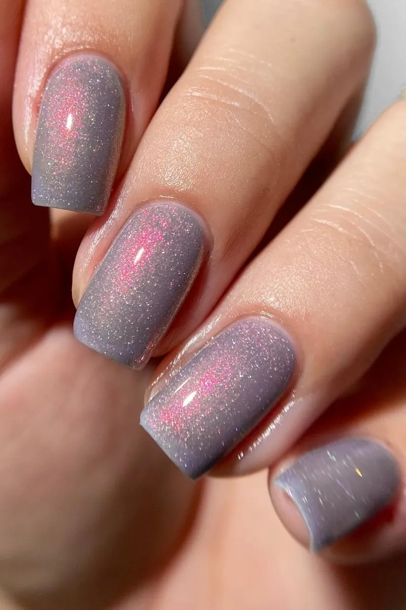Cirque Colors Raincheck nagellack blågrått skimmer