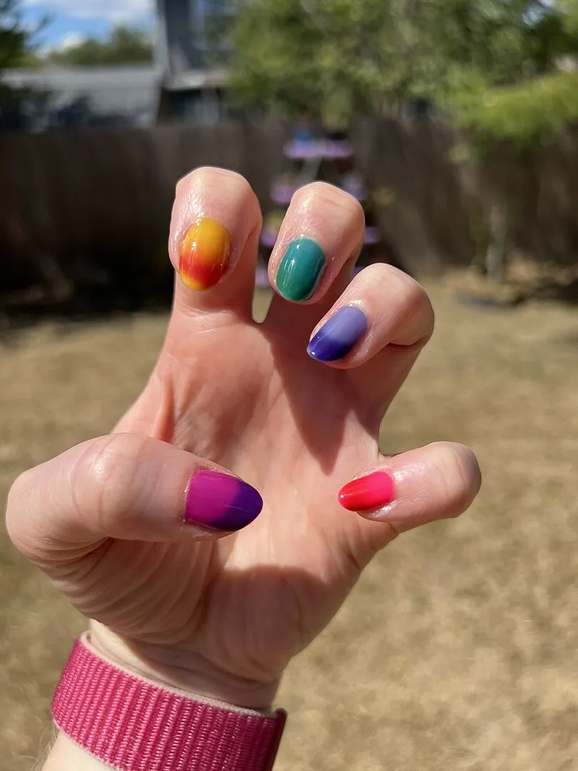 Cirque Colors Mushroom Kingdom nagellack termisk röd