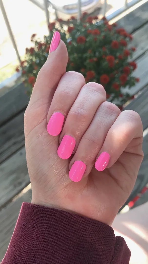 Cirque Colors Valley of the Dolls nagellack neonrosa
