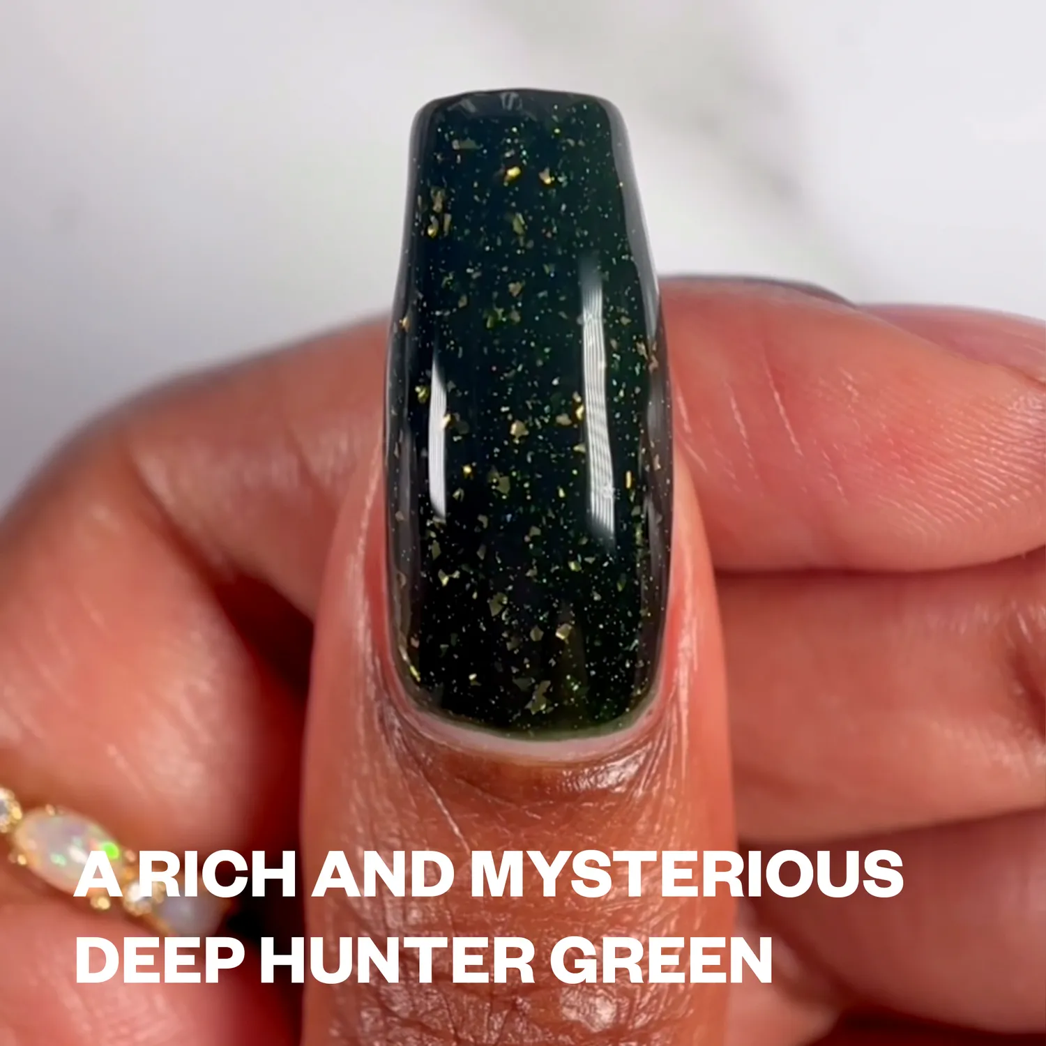 ILNP Overgrown nagellack mörkgrön crelly koppar