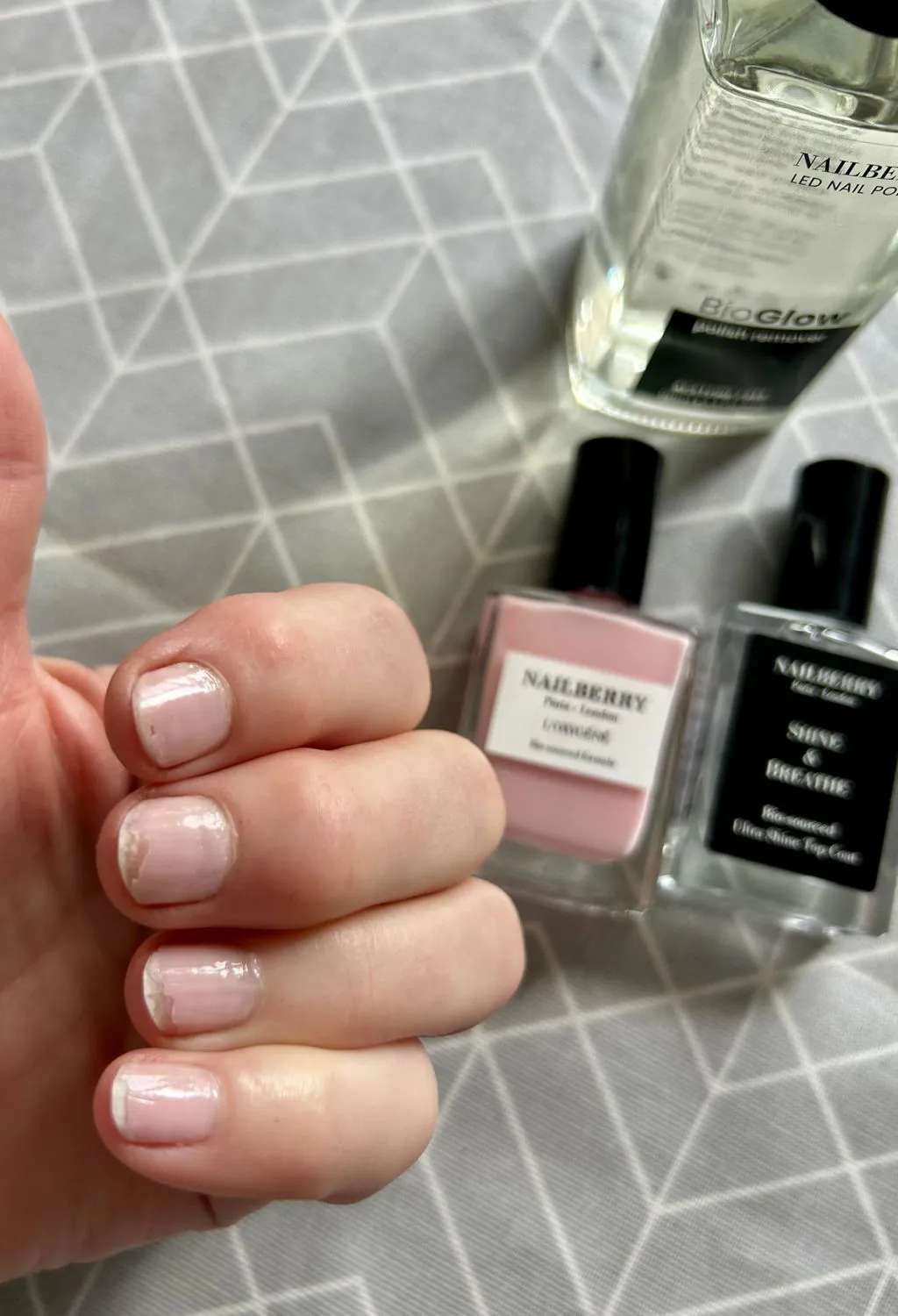 Nailberry Elegance nagellack 14 ml ljusrosa sheer
