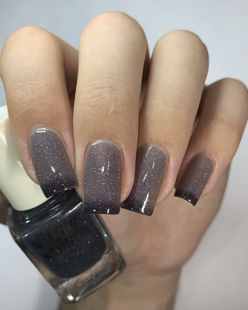 Cirque Colors Witching Hour nagellack termisk svart