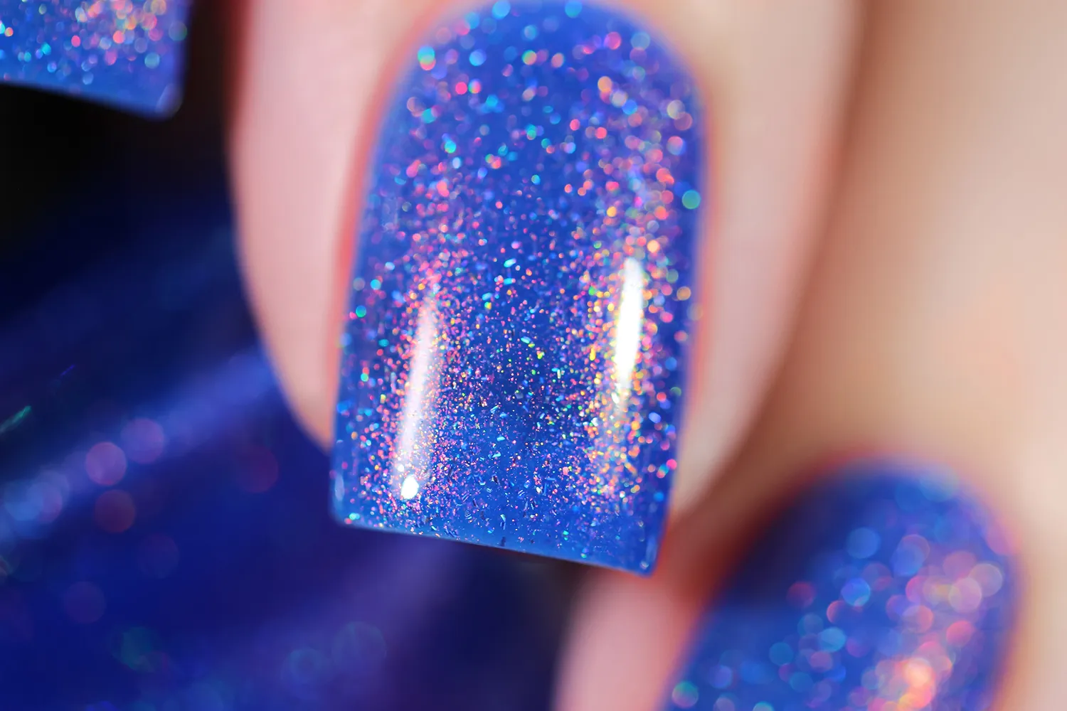 ILNP Deep End nagellack koboltblå shimmer