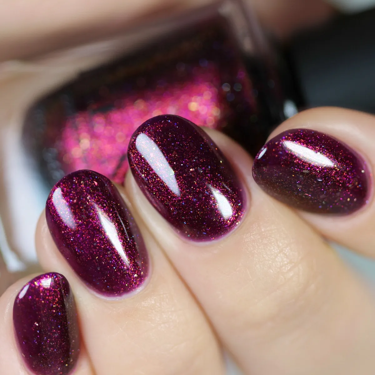 ILNP Royalty nagellack vinrött shimmer