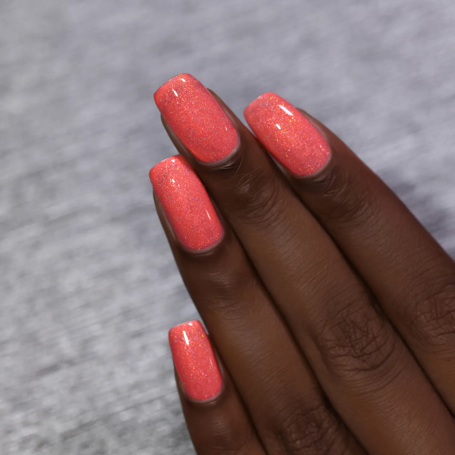 ILNP At Sea Riley nagellack korall holografiskt skimmer