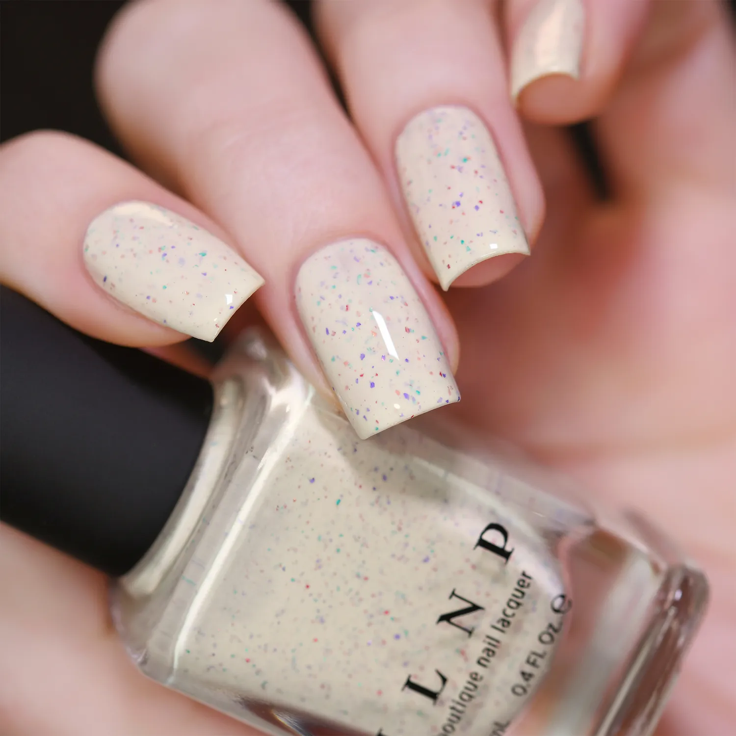 ILNP Tea Party Cake Pop nagellack krämvit prickig