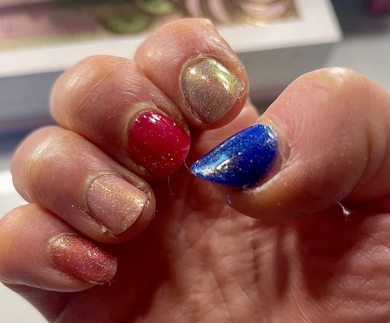 Cirque Colors Showgirl nagellack periwinkle holo