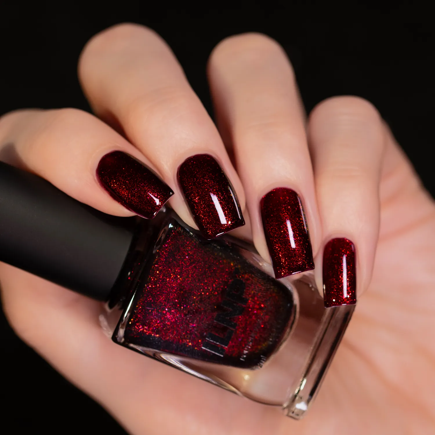 ILNP Coven Sabrina nagellack mörkröd skimmer