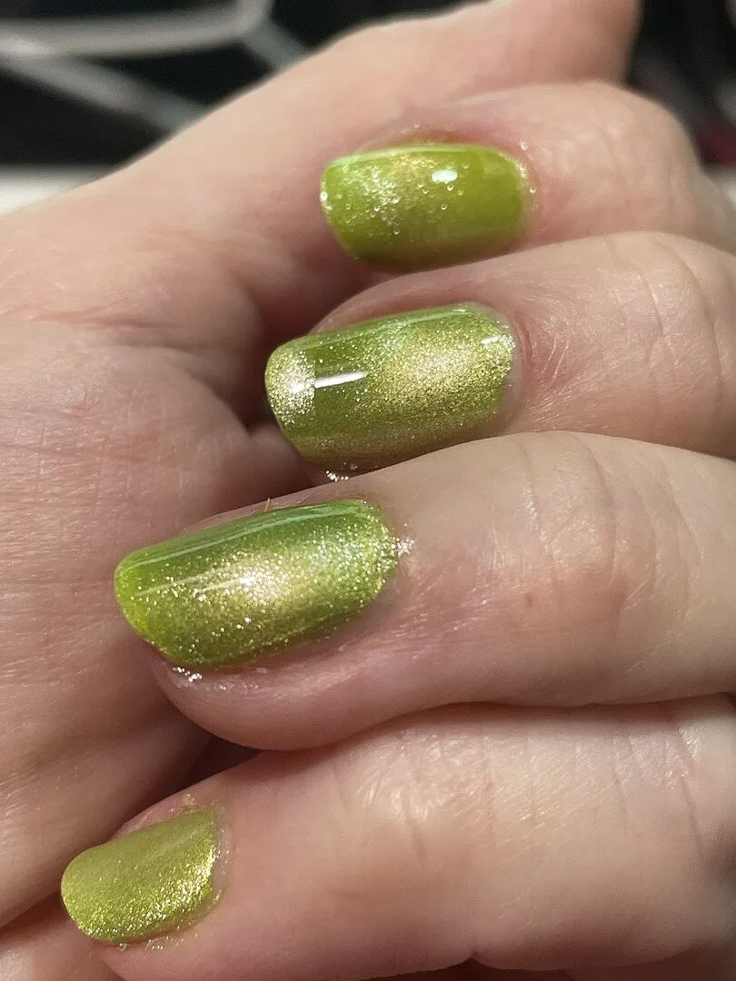 cirque colors maypole magnetlack chartreuse silver