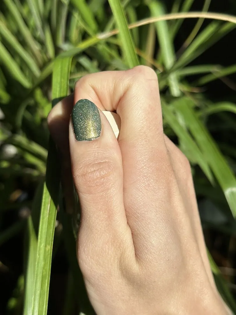 Cirque Colors Radiant Realm nagellack guld holographic