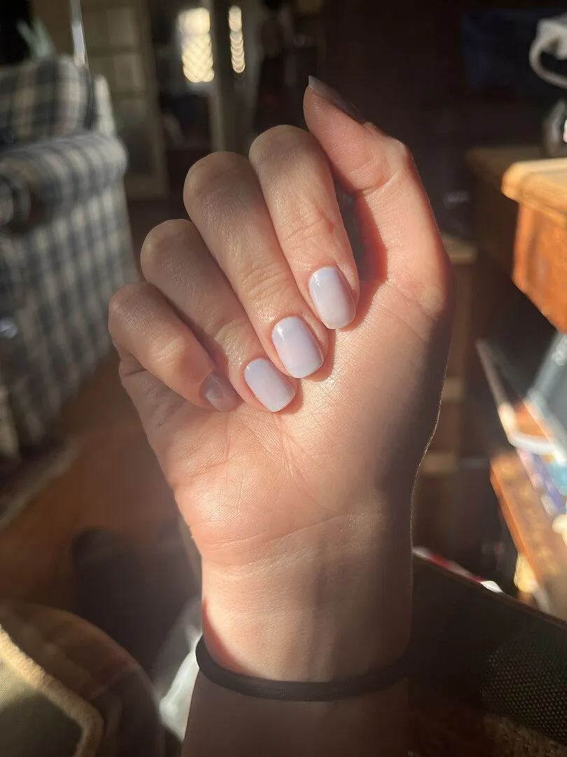 Cirque Colors Morningtide nagellack ljusblå sheer