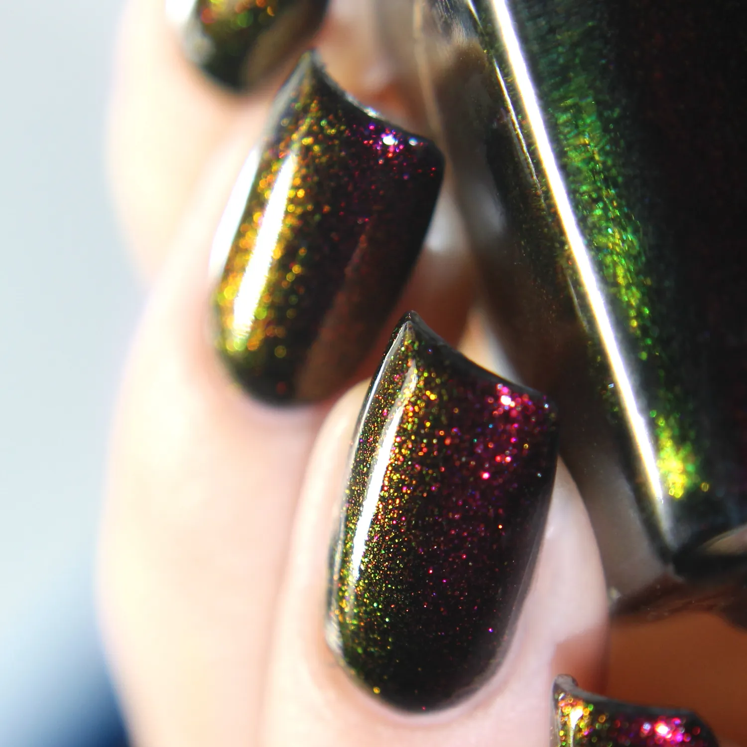 ILNP Lights Out nagellack svart shimmer